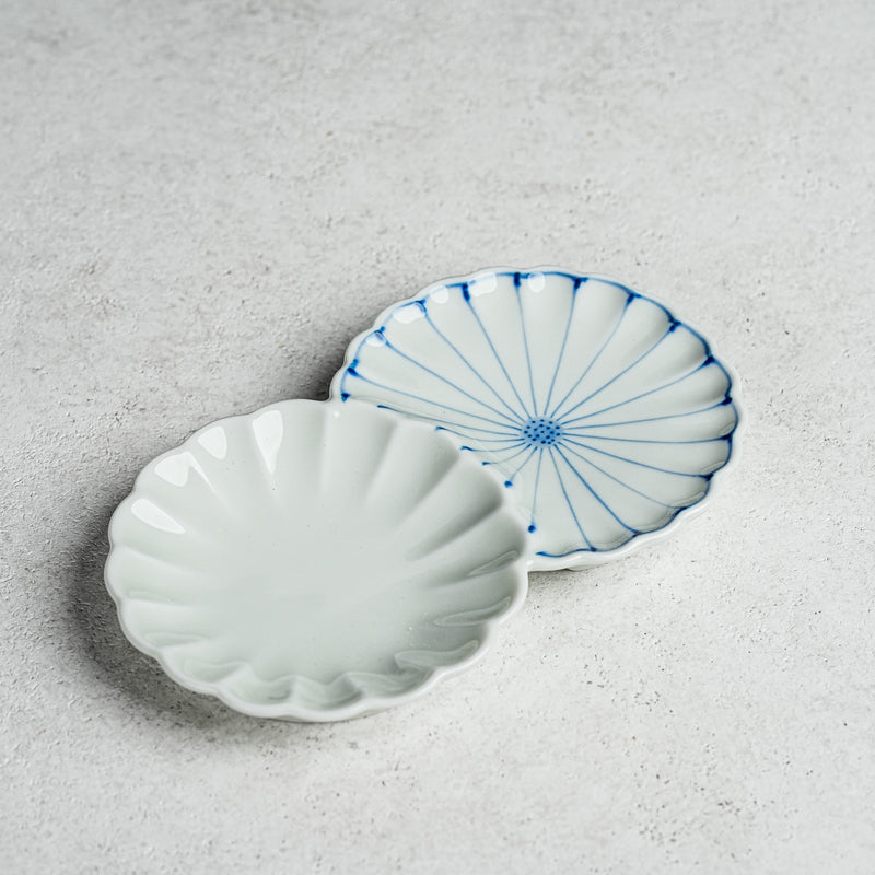 Two Chrysanthemums Hasami Saucer