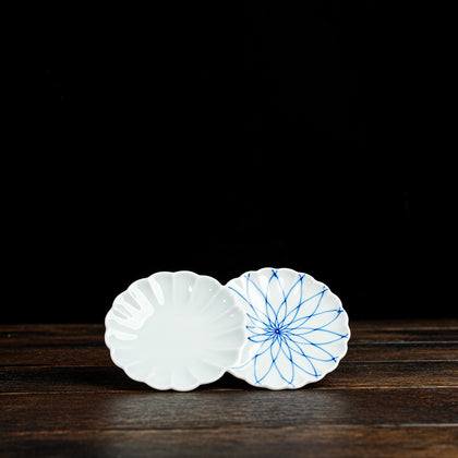 Two Chrysanthemums Hasami Saucer