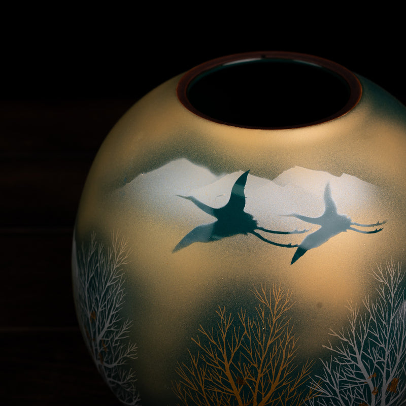 Kinunmoku Forested Range Vase