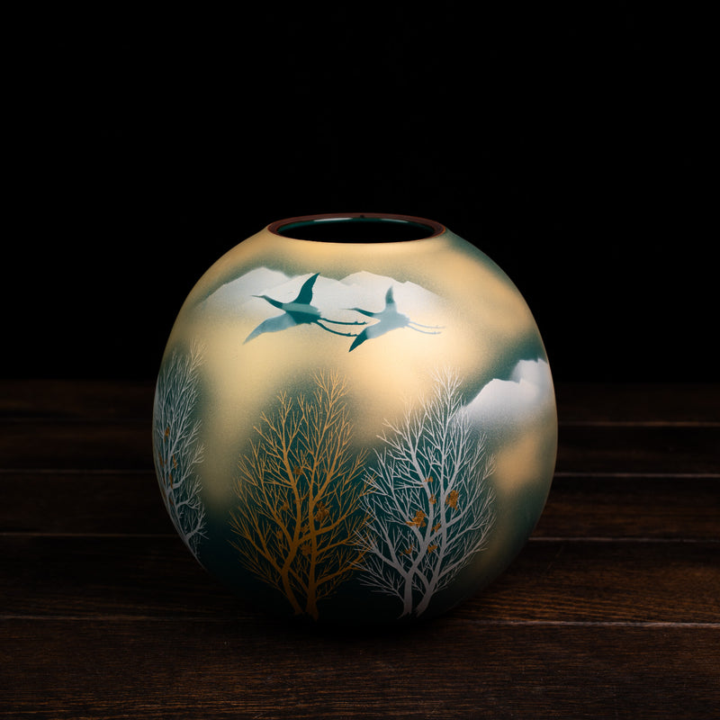 Kinunmoku Forested Range Vase