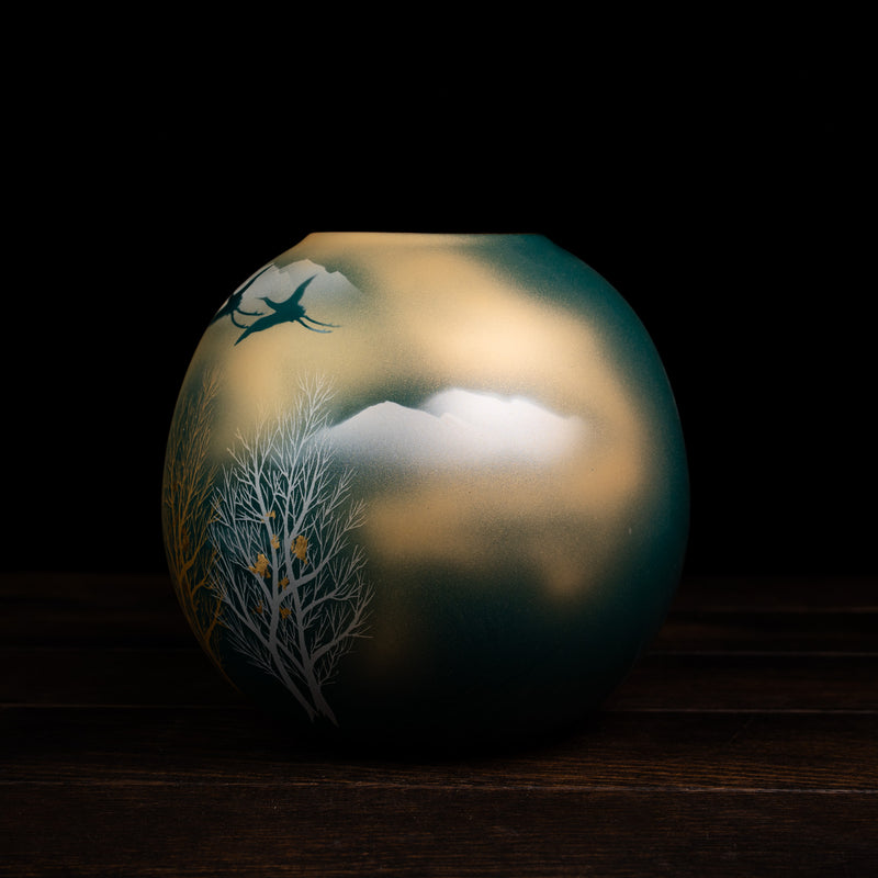 Kinunmoku Forested Range Vase