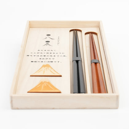 Wooden Mountain Chopsticks and Chopstick Rest Set (2Pairs)