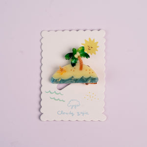 A Tiny Island Duckbill Hair Clips