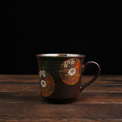 Golden Petal Arrangement Tea Mug
