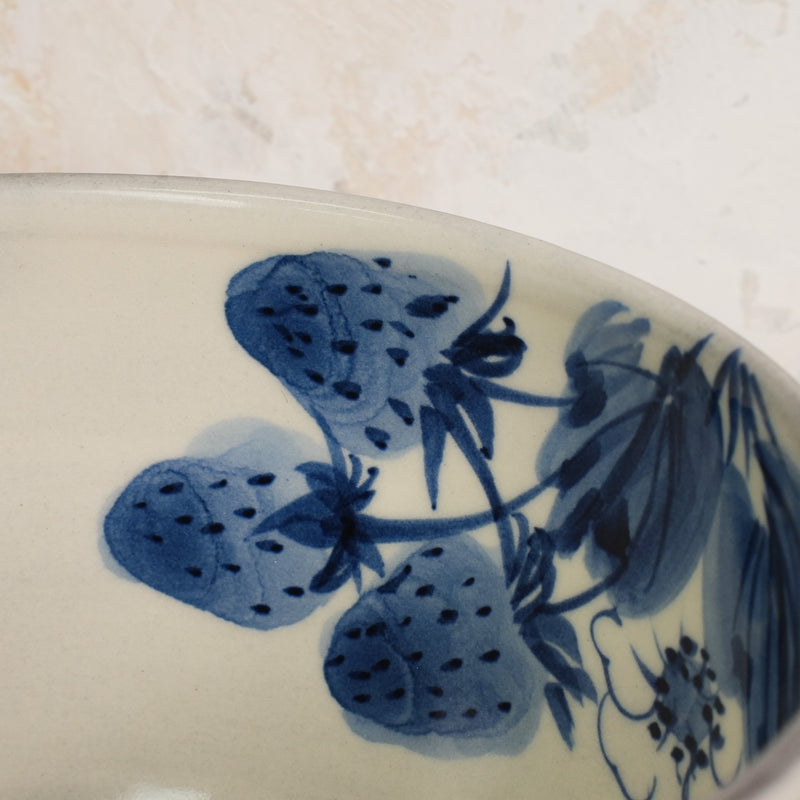 Hand-Painted Matcha Bowl Byaku - Strawberry Style