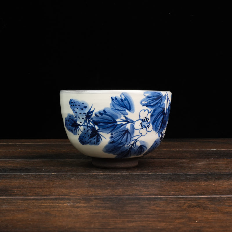 Hand-Painted Matcha Bowl Byaku - Strawberry Style