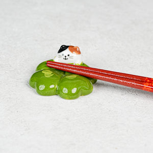Hana Nyanko Chopstick Rest - Three Flower Cat with Green Flower