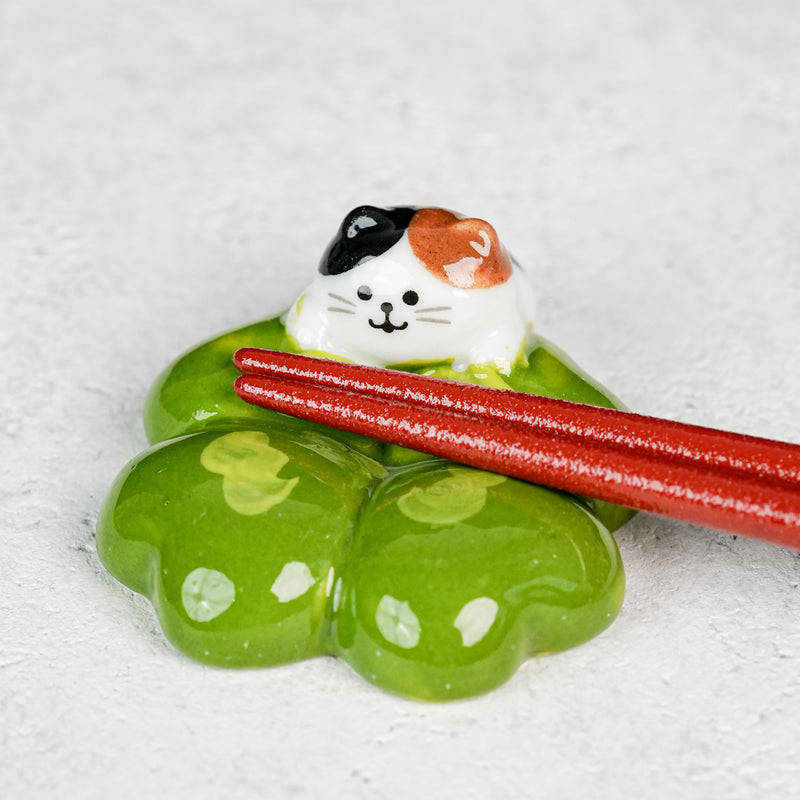 Hana Nyanko Chopstick Rest - Three Flower Cat with Green Flower