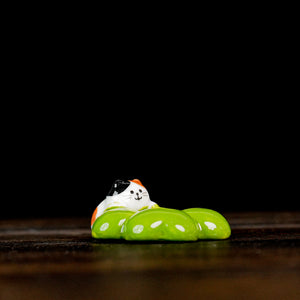 Hana Nyanko Chopstick Rest - Three Flower Cat with Green Flower