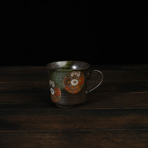 Golden Petal Arrangement Tea Mug