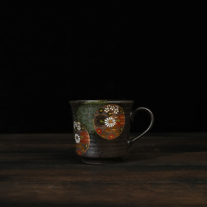 Golden Petal Arrangement Tea Mug