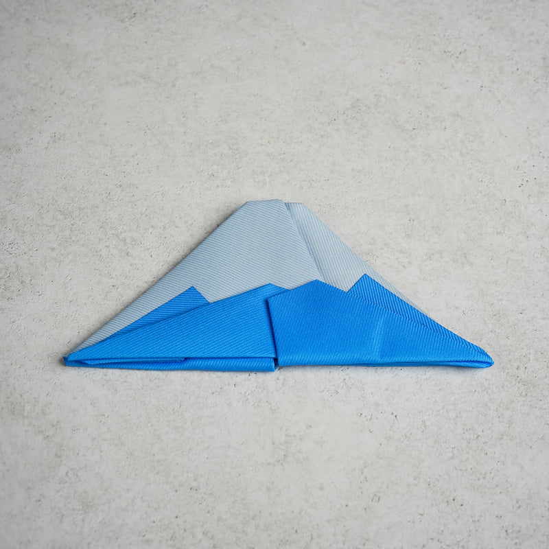 Peti Peto Self-Folding Origami Cloth with Shape Memory