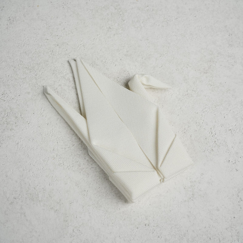 Peti Peto Self-Folding Origami Cloth with Shape Memory