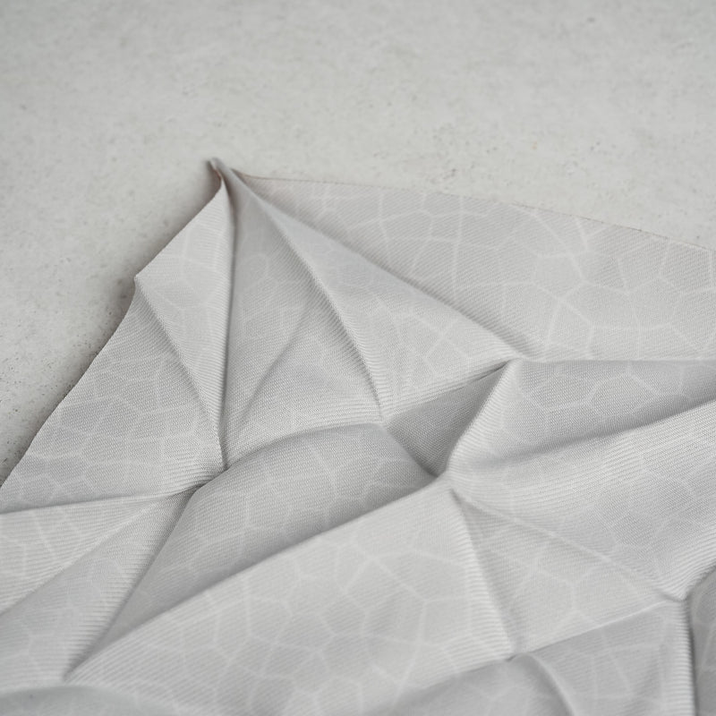 Peti Peto Self-Folding Origami Cloth with Shape Memory