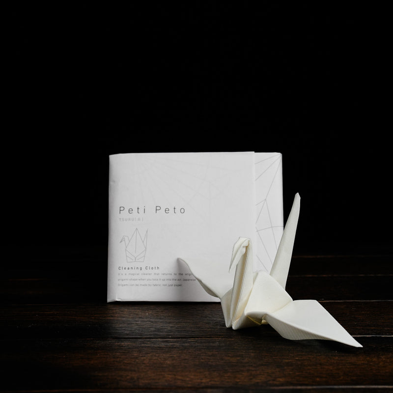 Peti Peto Self-Folding Origami Cloth with Shape Memory